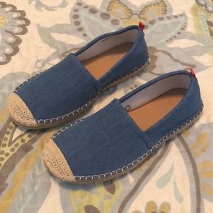 BEACHCOMBER ESP. DENIM Water Shoe Sz 8, run small